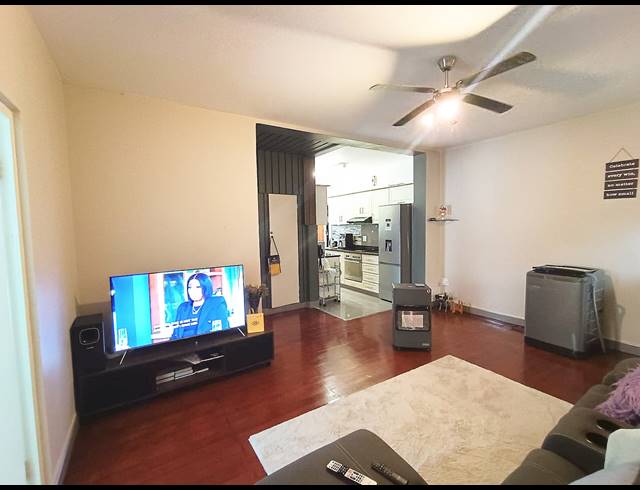 1.5 BEDROOM APARTMENT RENTED IN ESSENWOOD